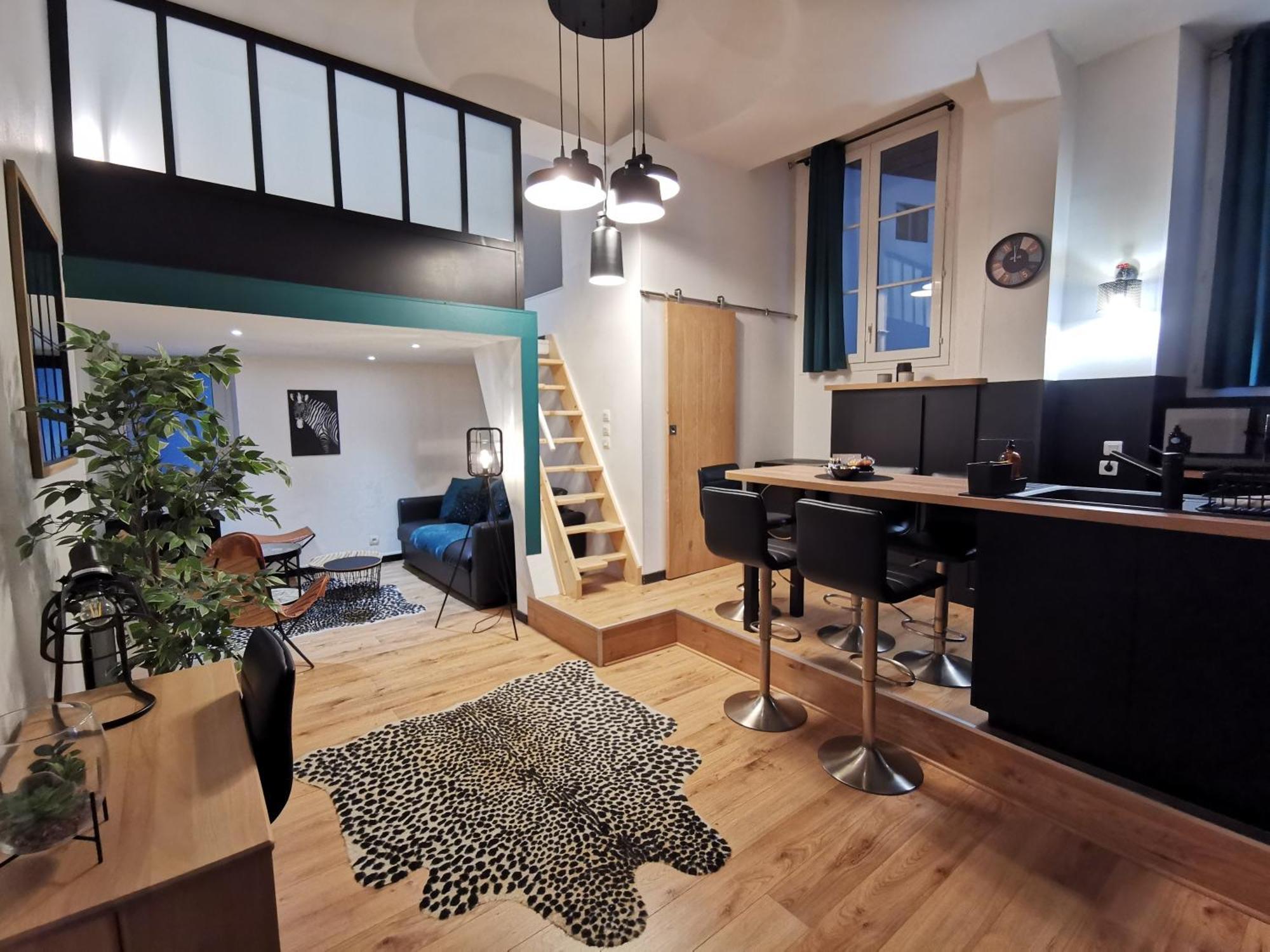 Nouveau - Au Coin Du Chateau * Nantes